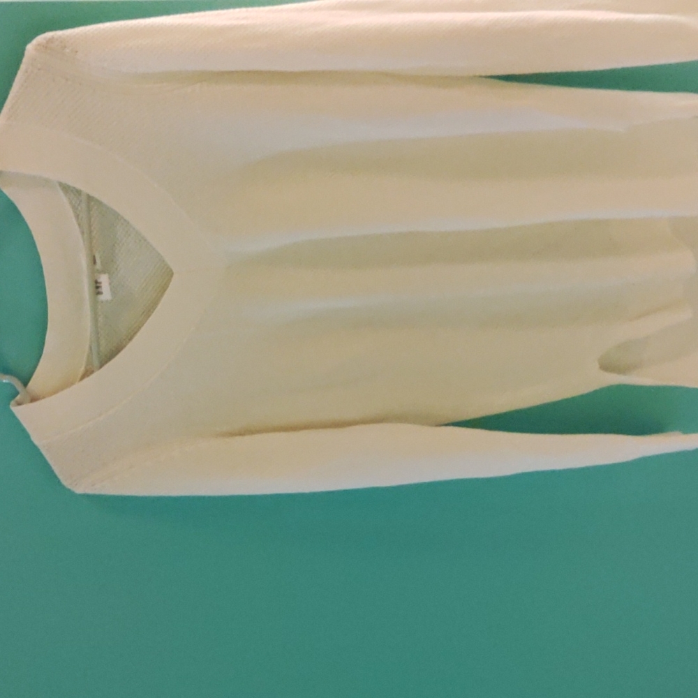 Slimming Sweater, lite and white